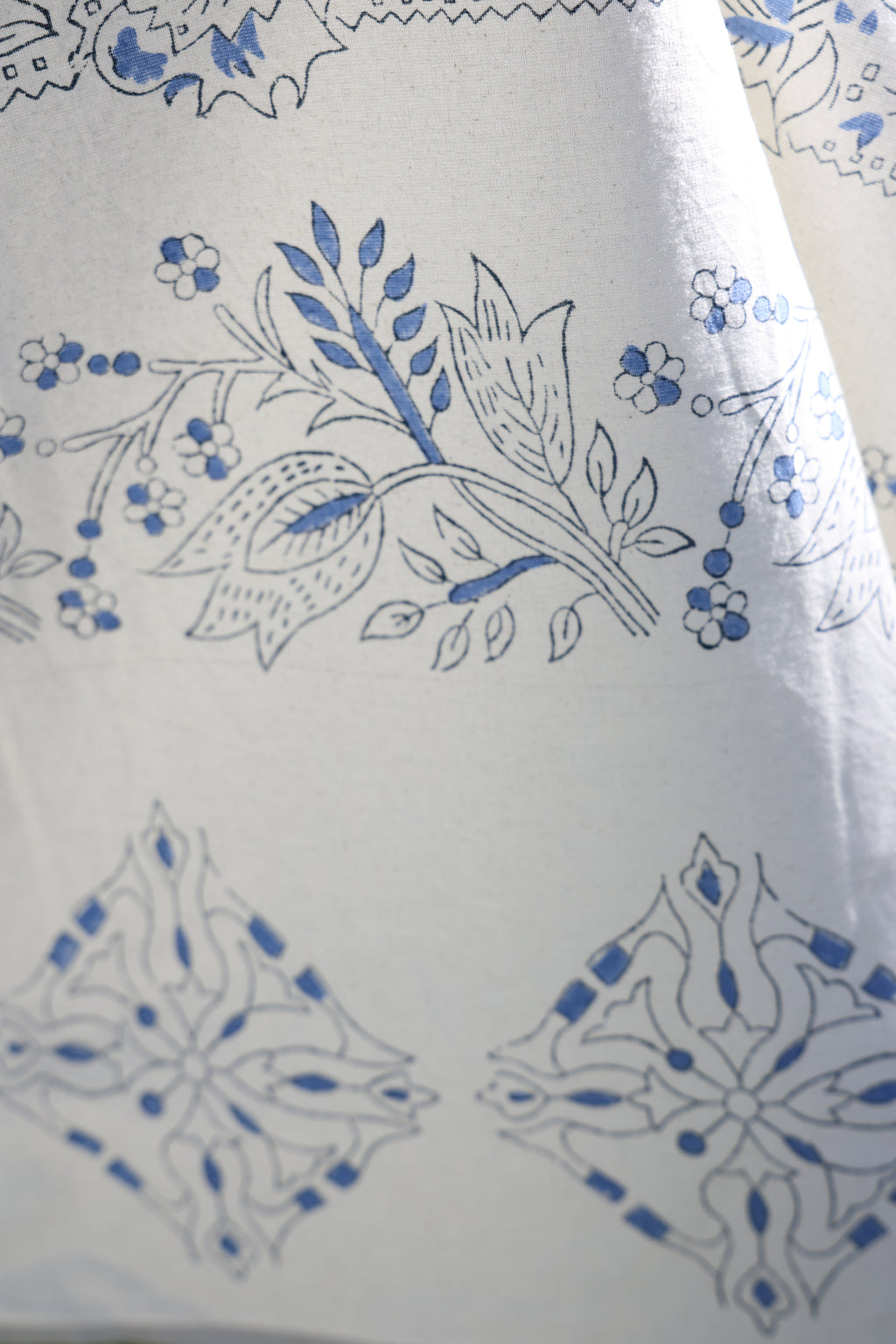 'Blue fish' tablecloth