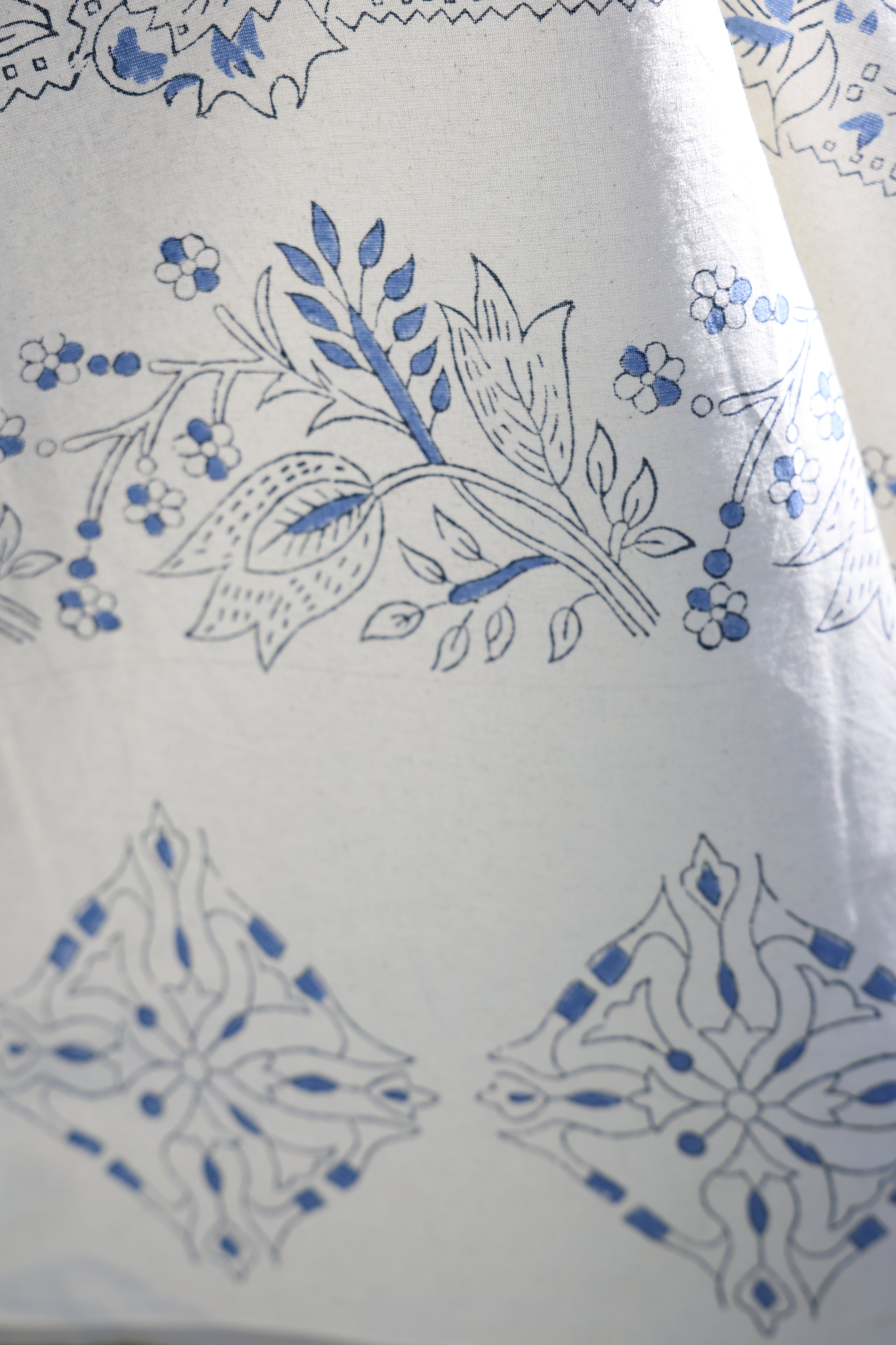 'Blue fish' tablecloth